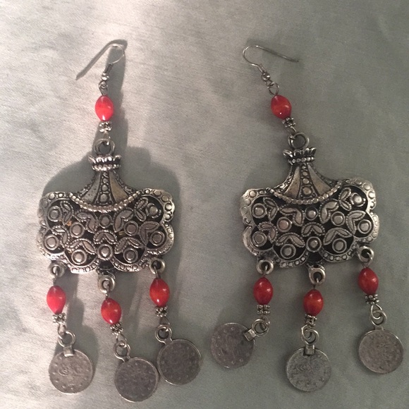 Silver tone earrings w/ carnelian(?) beading - Picture 2 of 2